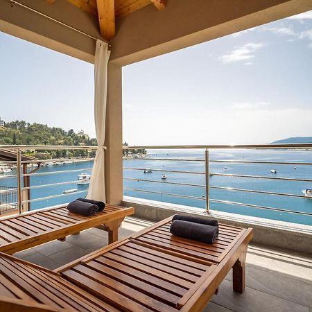 Seafront 2-Bedroom Apartment Nika - Rabac Buitenkant foto