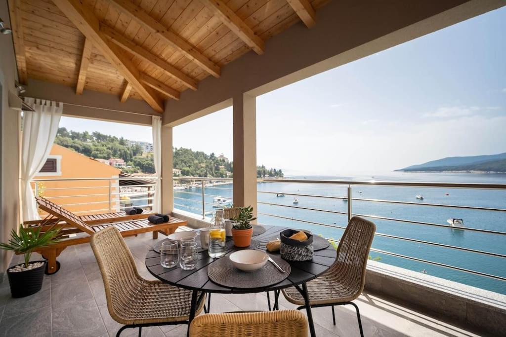 Seafront 2-Bedroom Apartment Nika - Rabac Buitenkant foto
