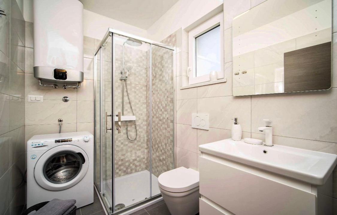 Seafront 2-Bedroom Apartment Nika - Rabac Buitenkant foto