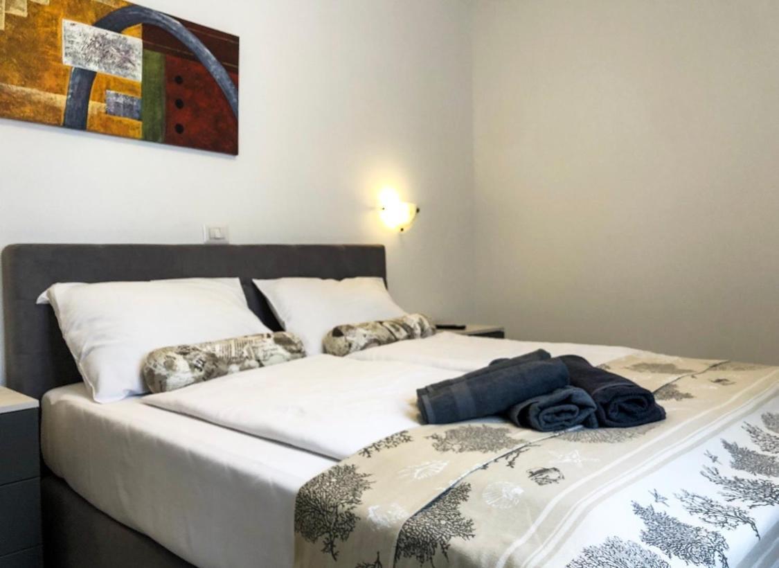 Seafront 2-Bedroom Apartment Nika - Rabac Buitenkant foto