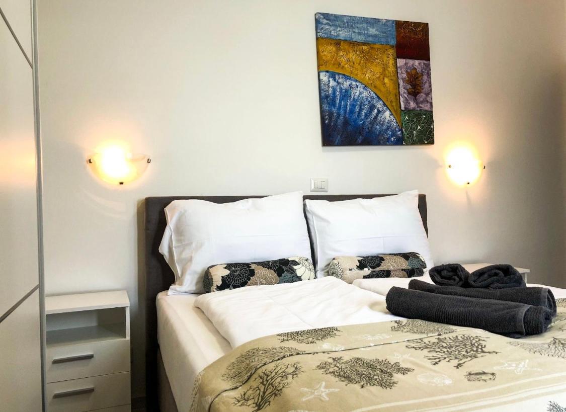 Seafront 2-Bedroom Apartment Nika - Rabac Buitenkant foto